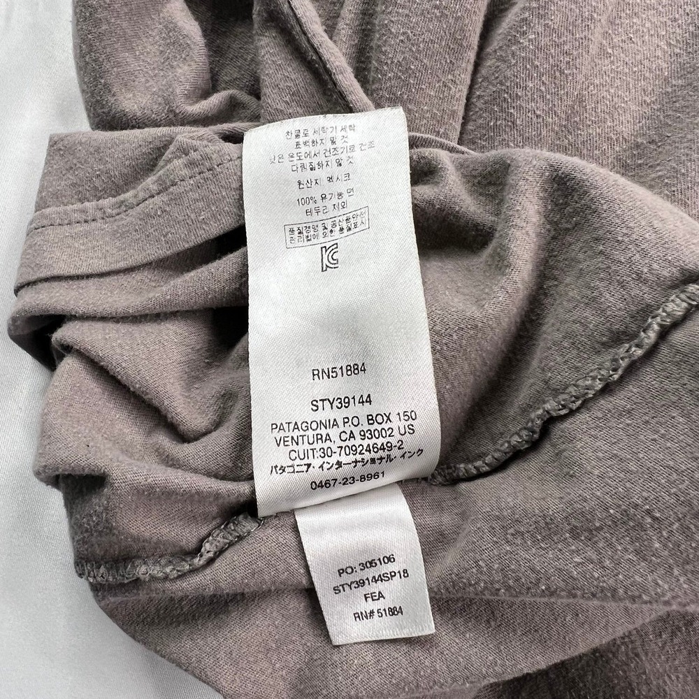 Patagonia T-Shirt (MEDIUM) - Picture 6 of 6